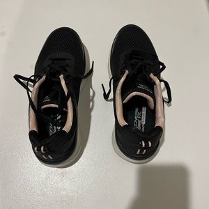 Skechers Relaxed Foot Air Cooled Memory Foam - D’LUX Walker